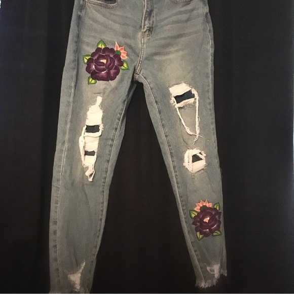Ripped Floral-Embroidered Jeans - Picture 3 of 3